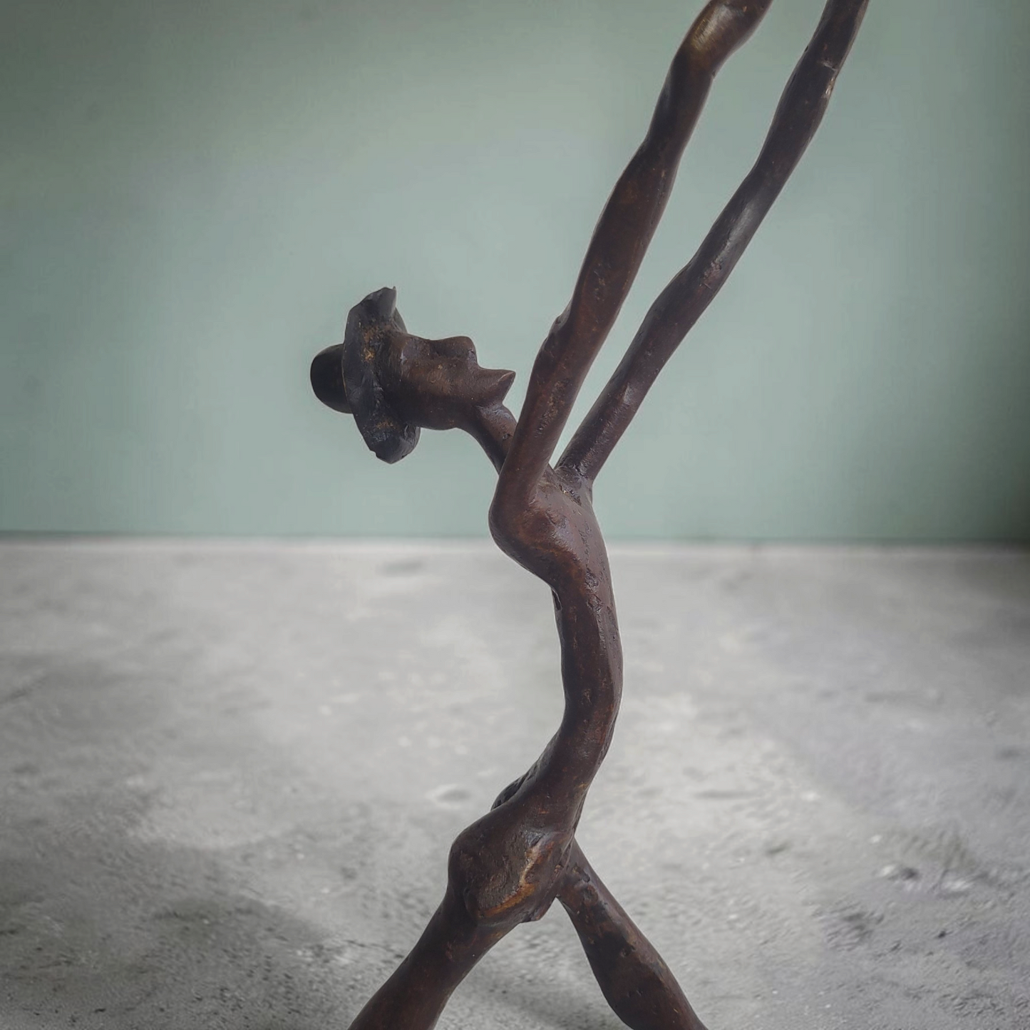 Bronze-Skulptur "Le sauteur à la perche", by Boureima Ouedraogo, 61 cm, Bronze massiv, 2026