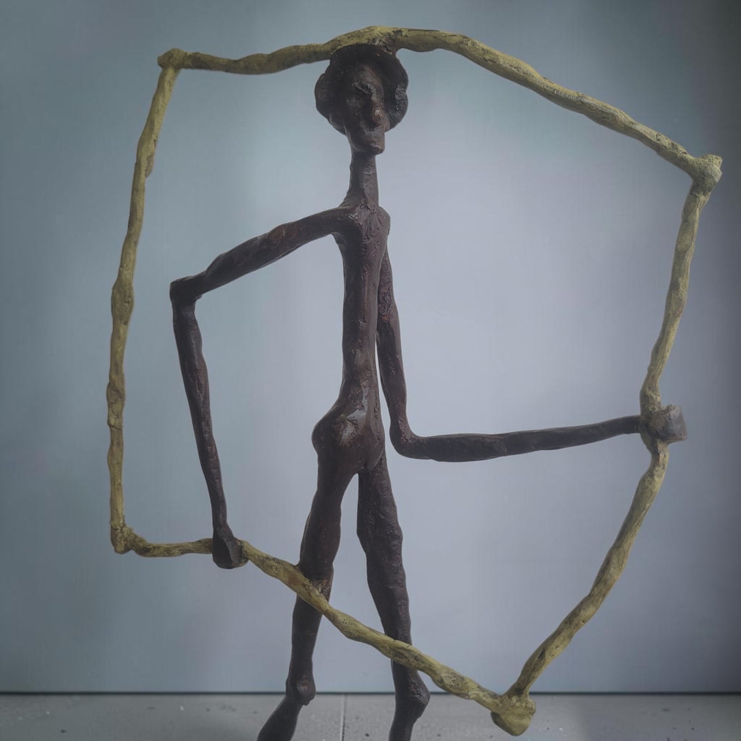 Bronze-Skulptur "L'Homme Encadré #1", by Boureima Ouedraogo, 52 cm, Bronze massiv, 2026
