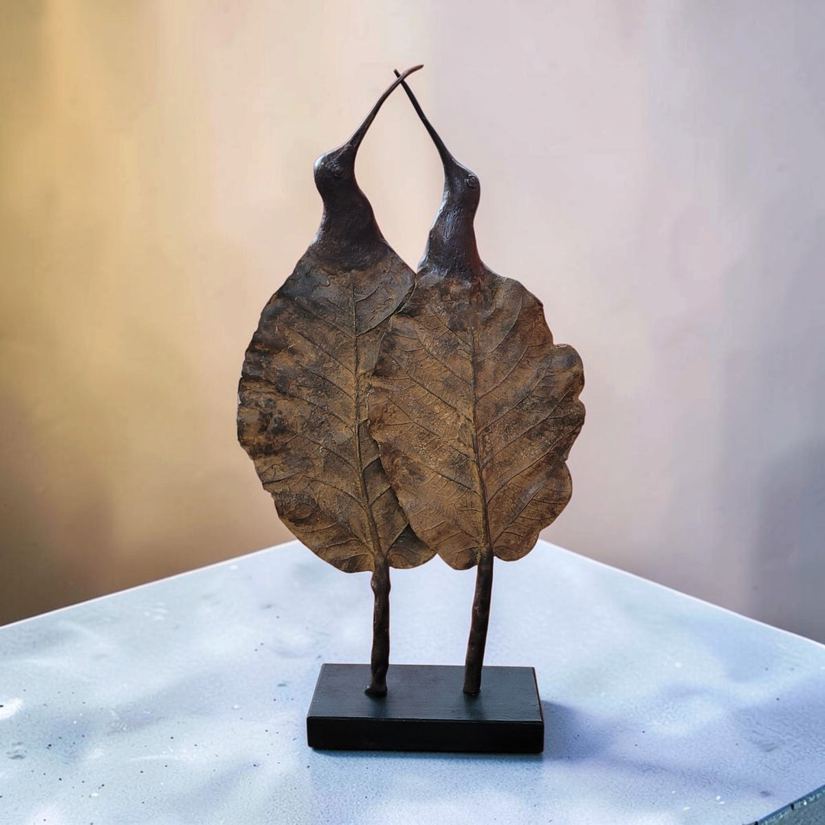 Bronze-Skulptur "Les oiseaux au grand feuillage" von Boureima Ouedraogo, 2026, Brown