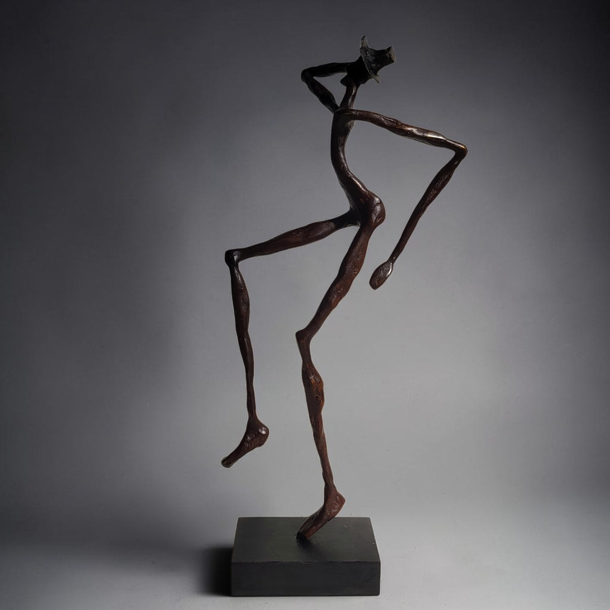 Bronze-Skulptur "Silly Walk II", by Boureima Ouedraogo, 50 cm, Bronze massiv, 2026