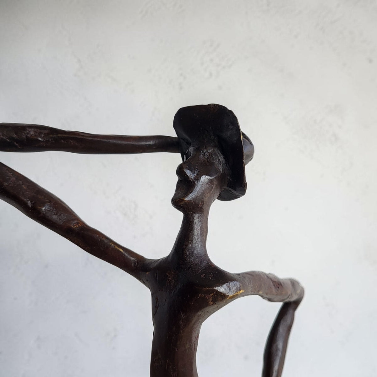 Bronze-Skulptur "Silly Walk II", by Boureima Ouedraogo, 50 cm, Bronze massiv, 2026