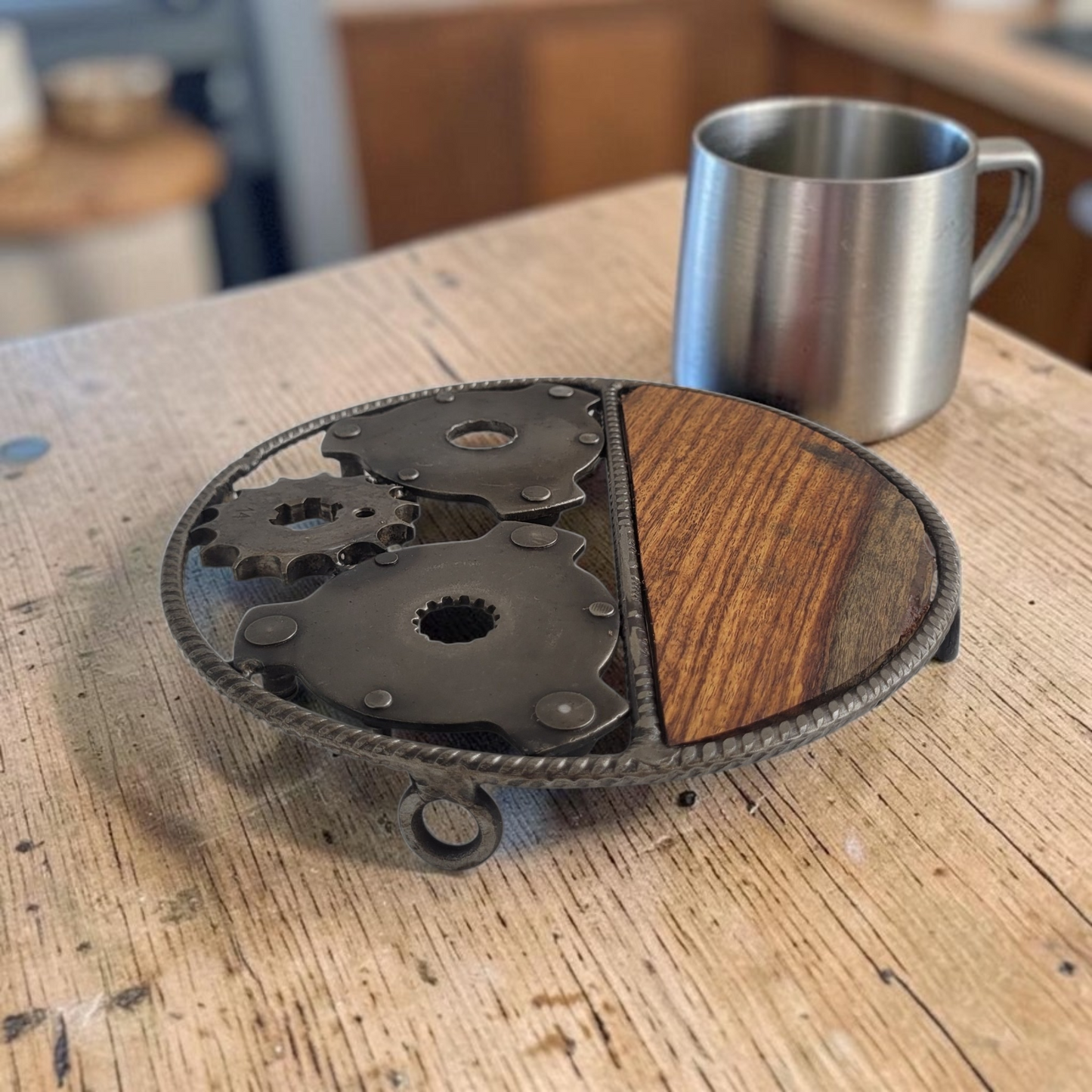 Untersetzer "Autowerkstatt" by Petit Pascal | Upcycling von Altholz und Autoteilen