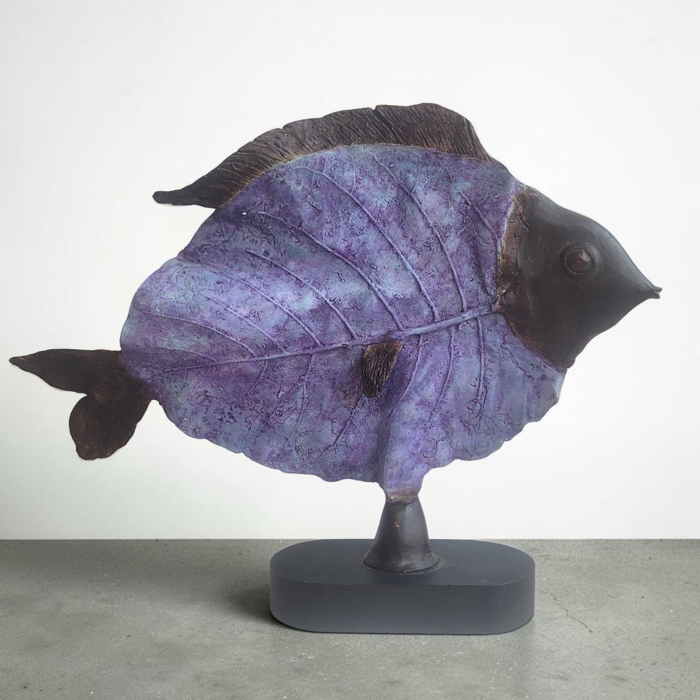 "Blattfisch" Bronze-Skulptur von Boureima Ouedraogo, 2026, Purple