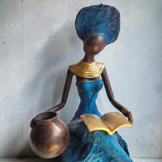 Bronze-Skulptur "Lesende Frau mit Krug" by Soré | 45 cm | verschiedene Farben