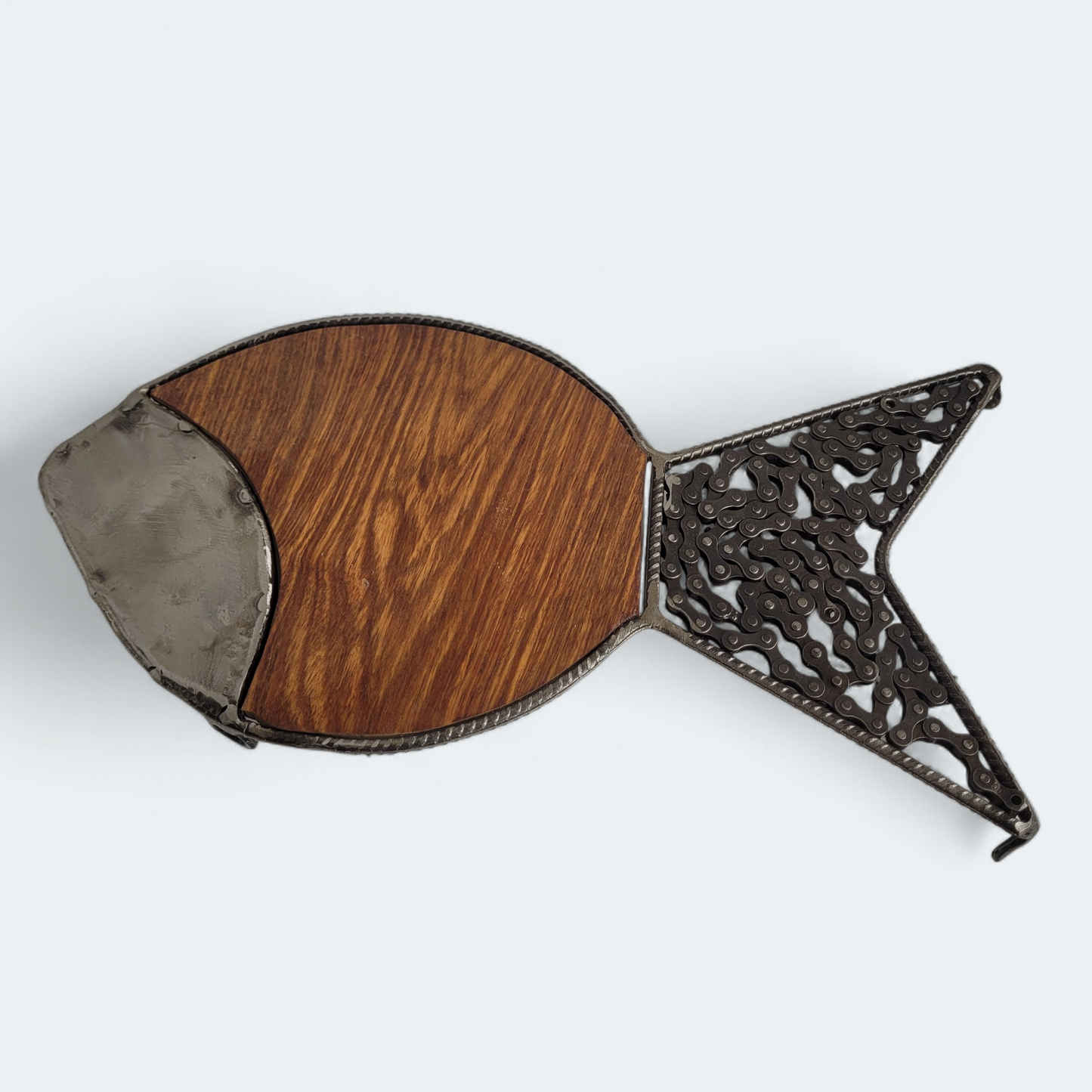 Untersetzer "Fisch" aus recycelten Ölfässern, Fahrradkette und Altholz Upcycling
