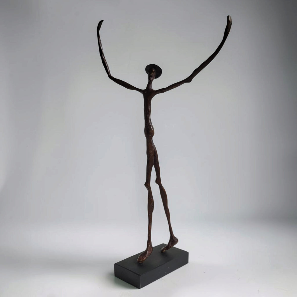 Bronze-Skulptur "Embrassez-moi", by Boureima Ouedraogo, 68 cm, Bronze massiv, 2026