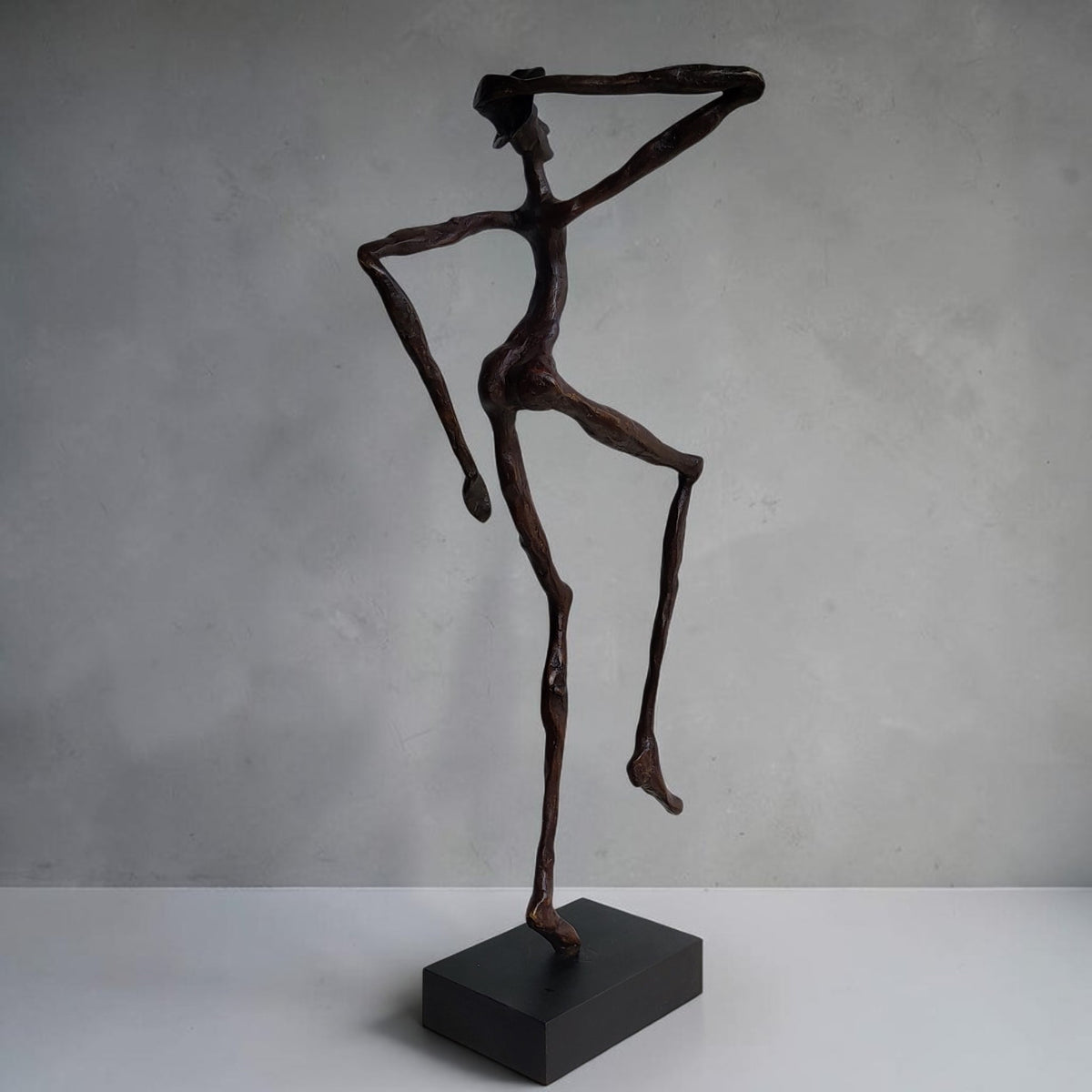 Bronze-Skulptur "Silly Walk II", by Boureima Ouedraogo, 50 cm, Bronze massiv, 2026