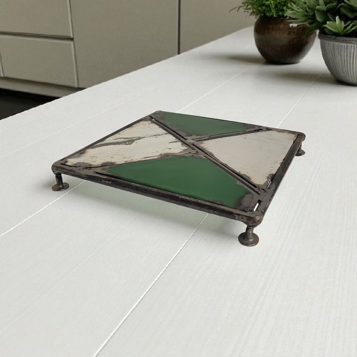 Dessous de plat "Mosaïque" by Petit Pascal | Upcycling de vieux fûts de pétrole