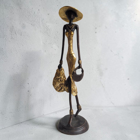 Bronze-Skulptur "Dame avec chapeau et sac-à-main" by Issouf B. | 32 oder 55 cm