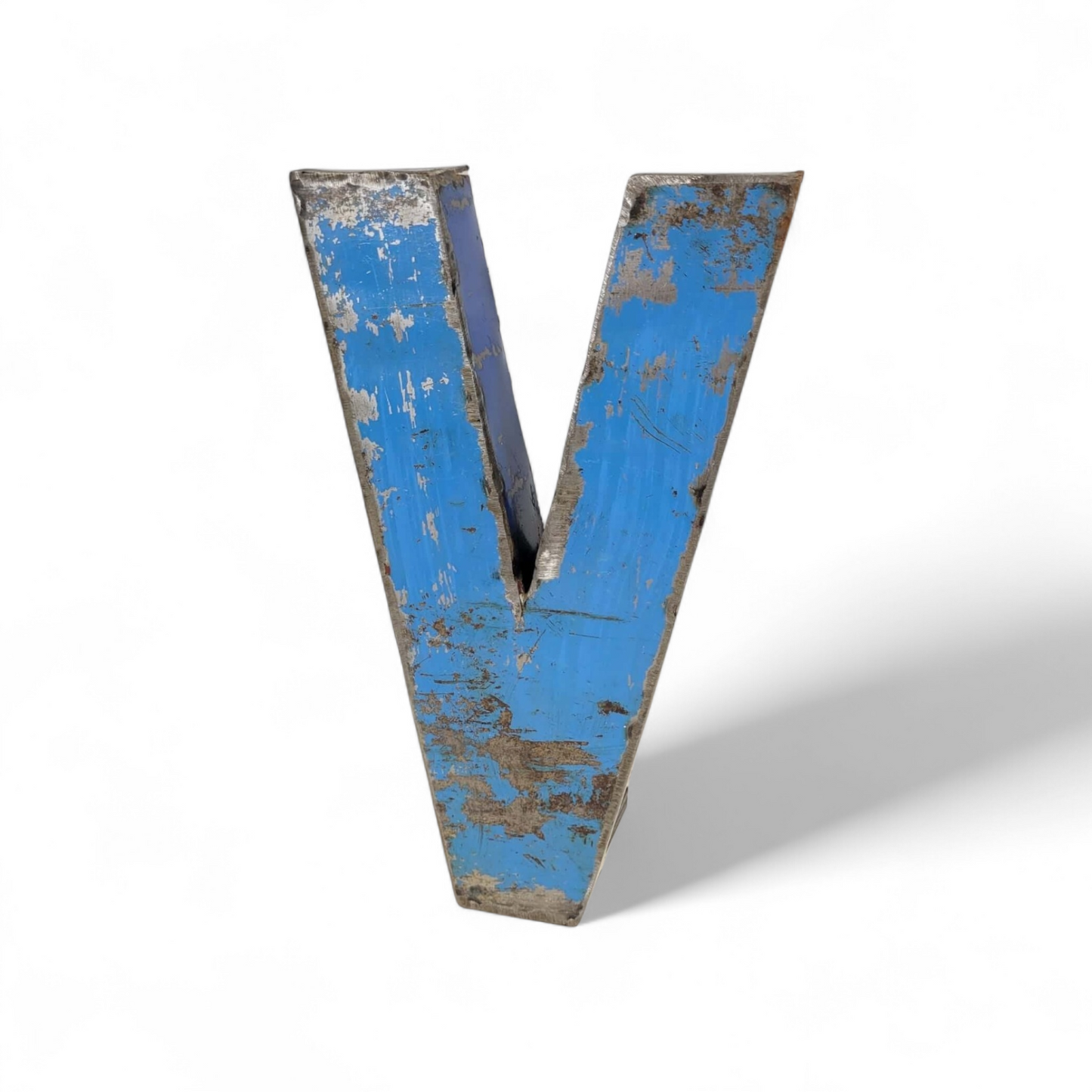 Lettre "V" en fûts de pétrole recyclés | 22 ou 50 cm | différentes couleurs