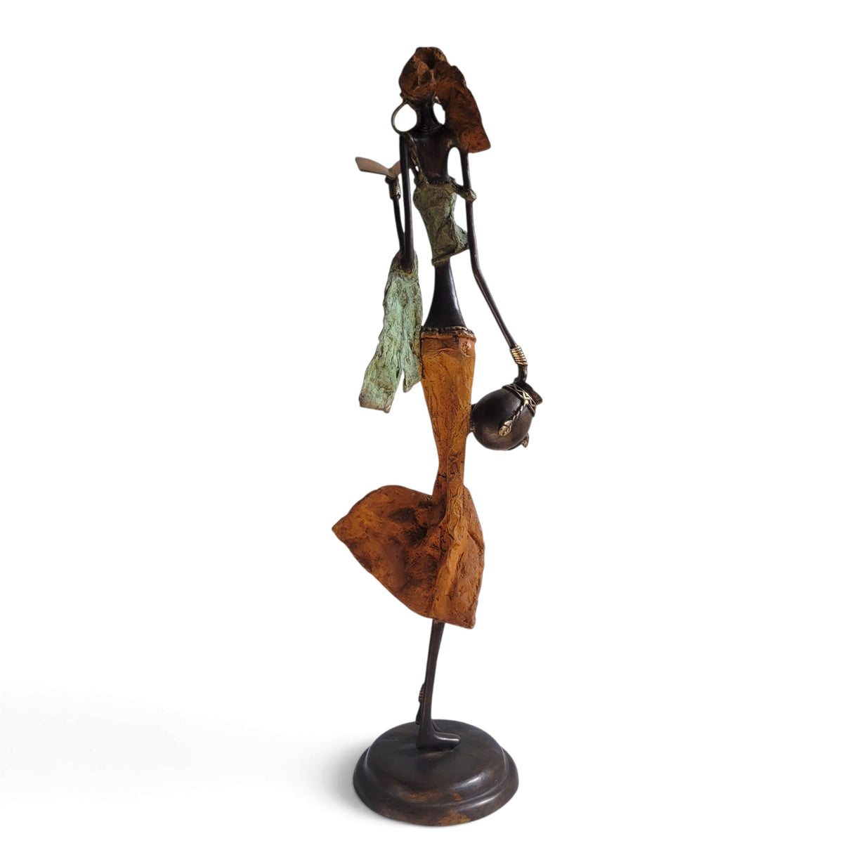 Grande femme qui lit | Bronze-Skulptur von Issouf Iboudou | 67 cm | 3,6 kg | Einzelstück