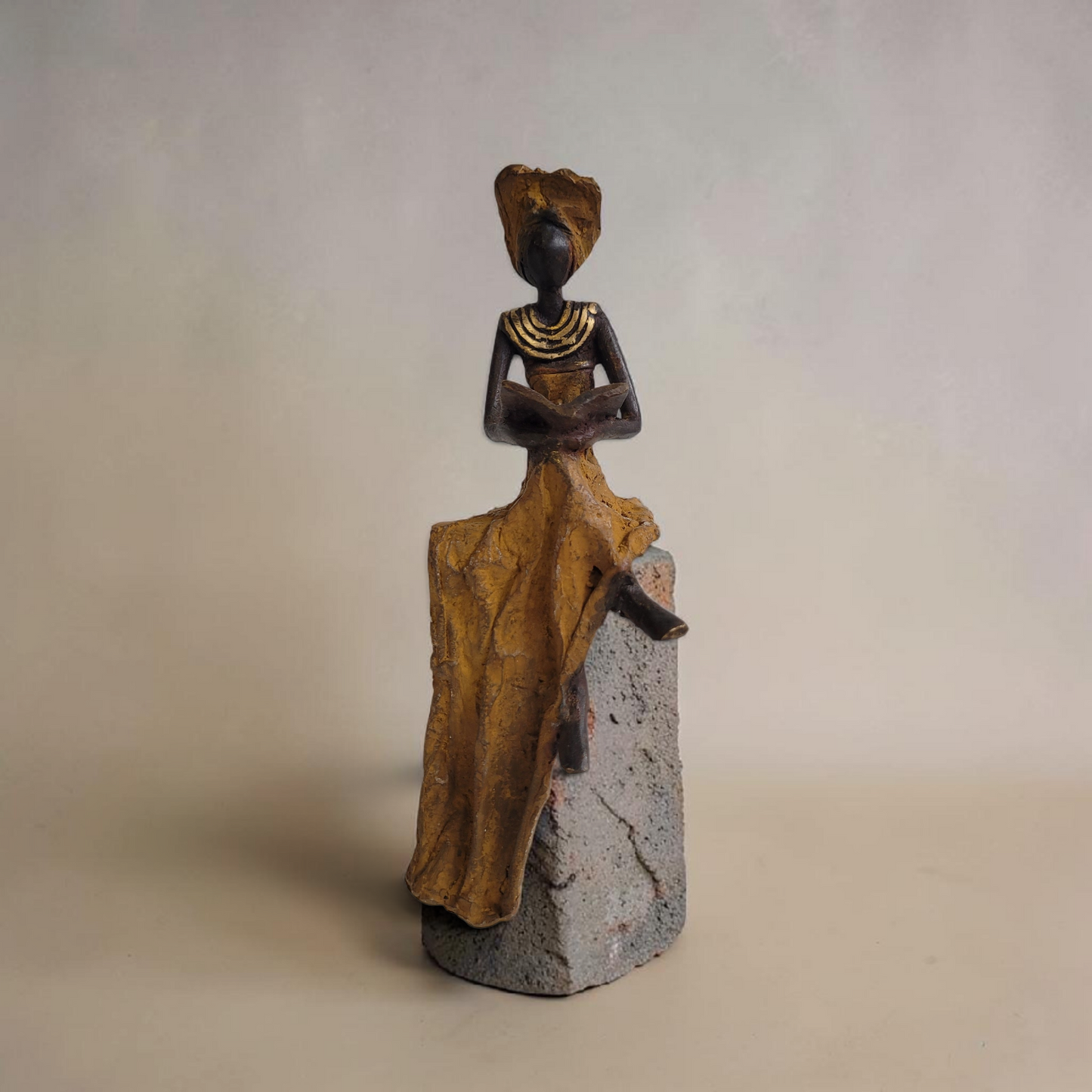 Bronze-Skulptur "Petite femme assise" by Hamed Nikiema | 16 cm | Unikate
