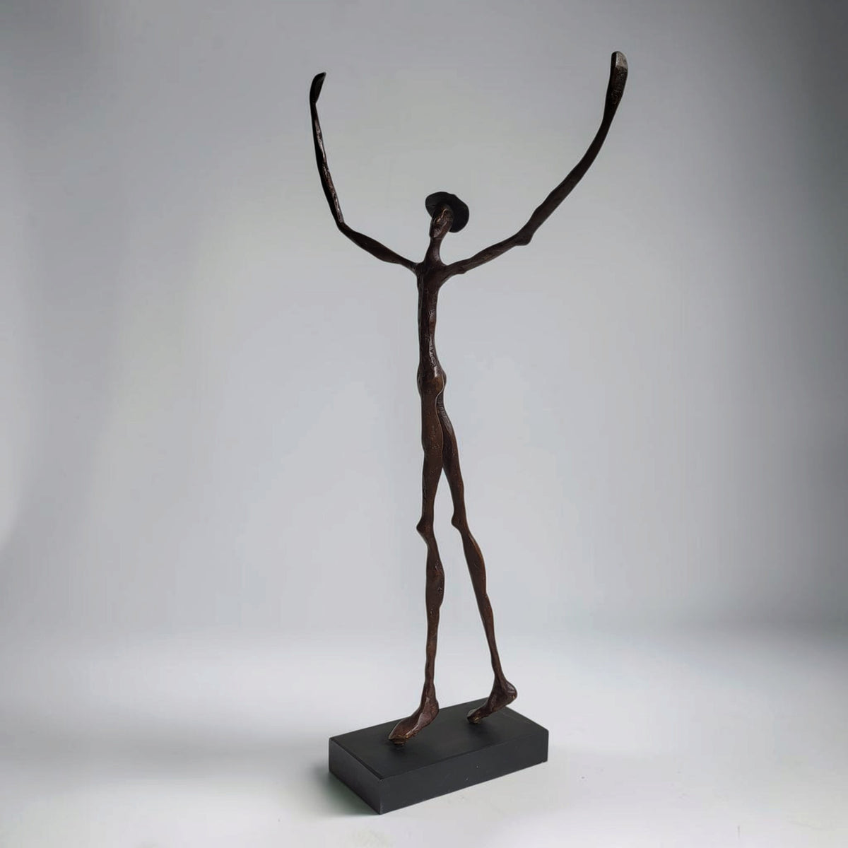 Bronze-Skulptur "Embrassez-moi", by Boureima Ouedraogo, 68 cm, Bronze massiv, 2026