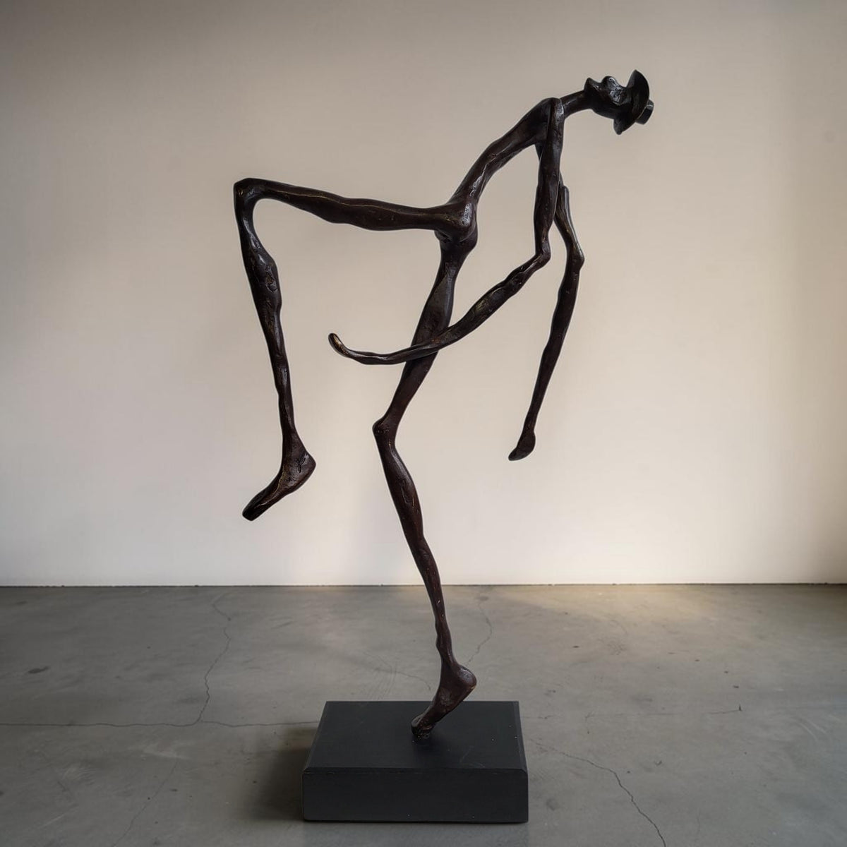 Bronze-Skulptur "Silly Walk", by Boureima Ouedraogo, 50 cm, Bronze massiv, 2026