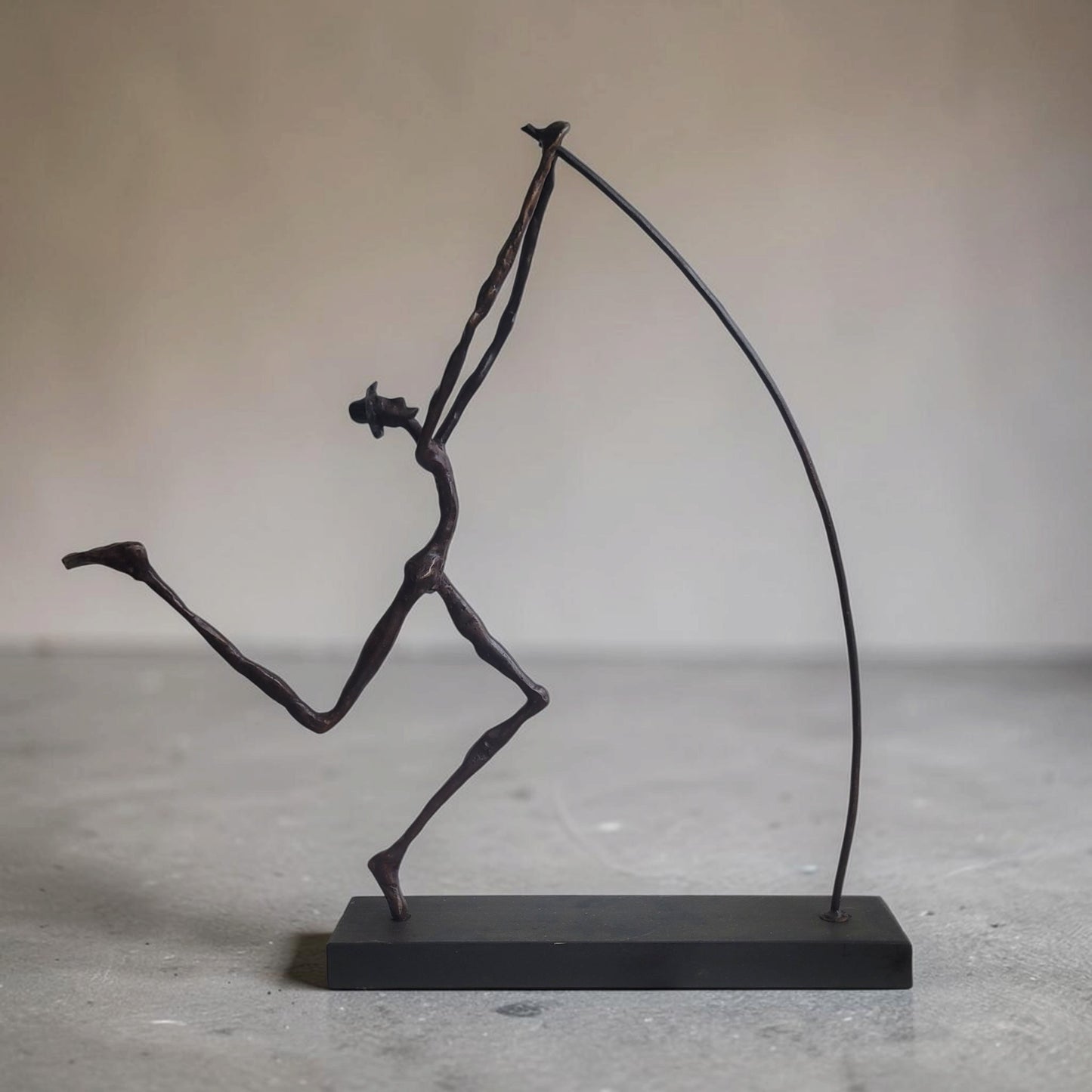 Bronze-Skulptur "Le sauteur à la perche", by Boureima Ouedraogo, 61 cm, Bronze massiv, 2026