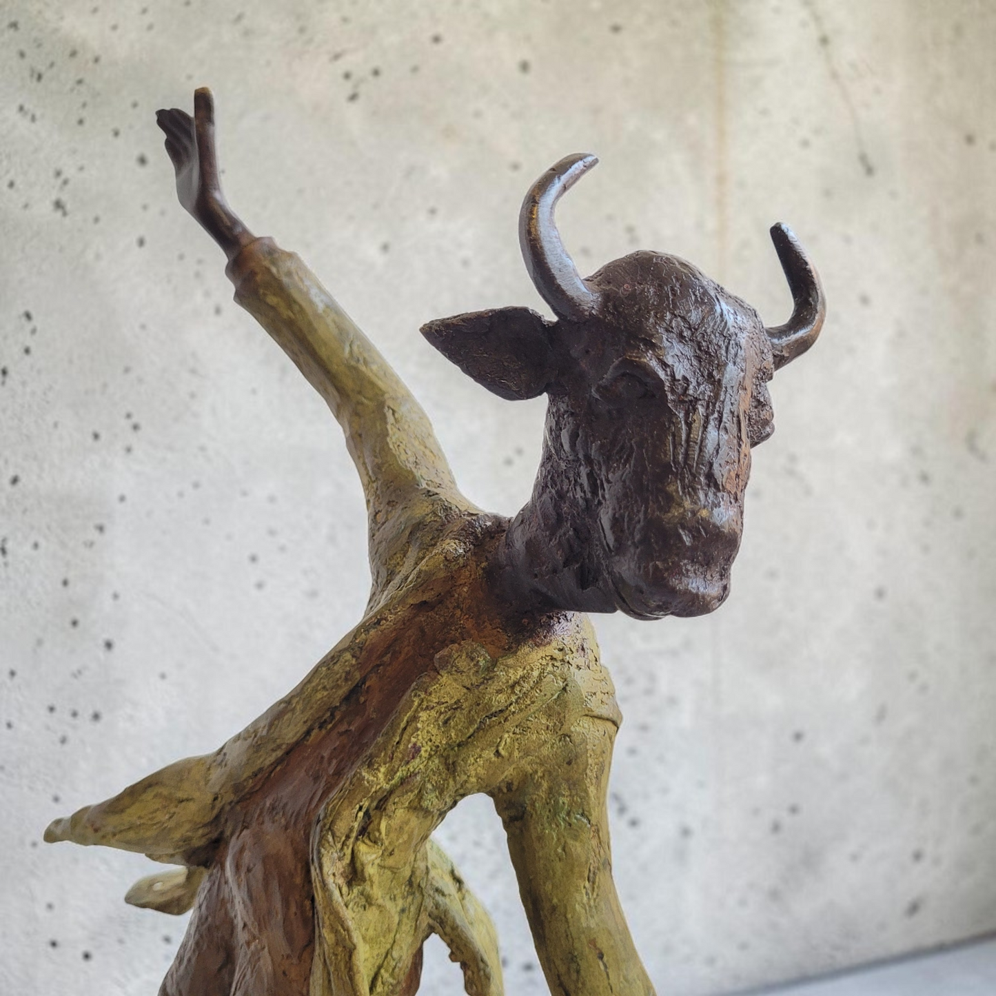 Bronze-Skulptur "Le buffle voyageur", by Boureima Ouedraogo, 37 cm, Bronze massiv, 2026