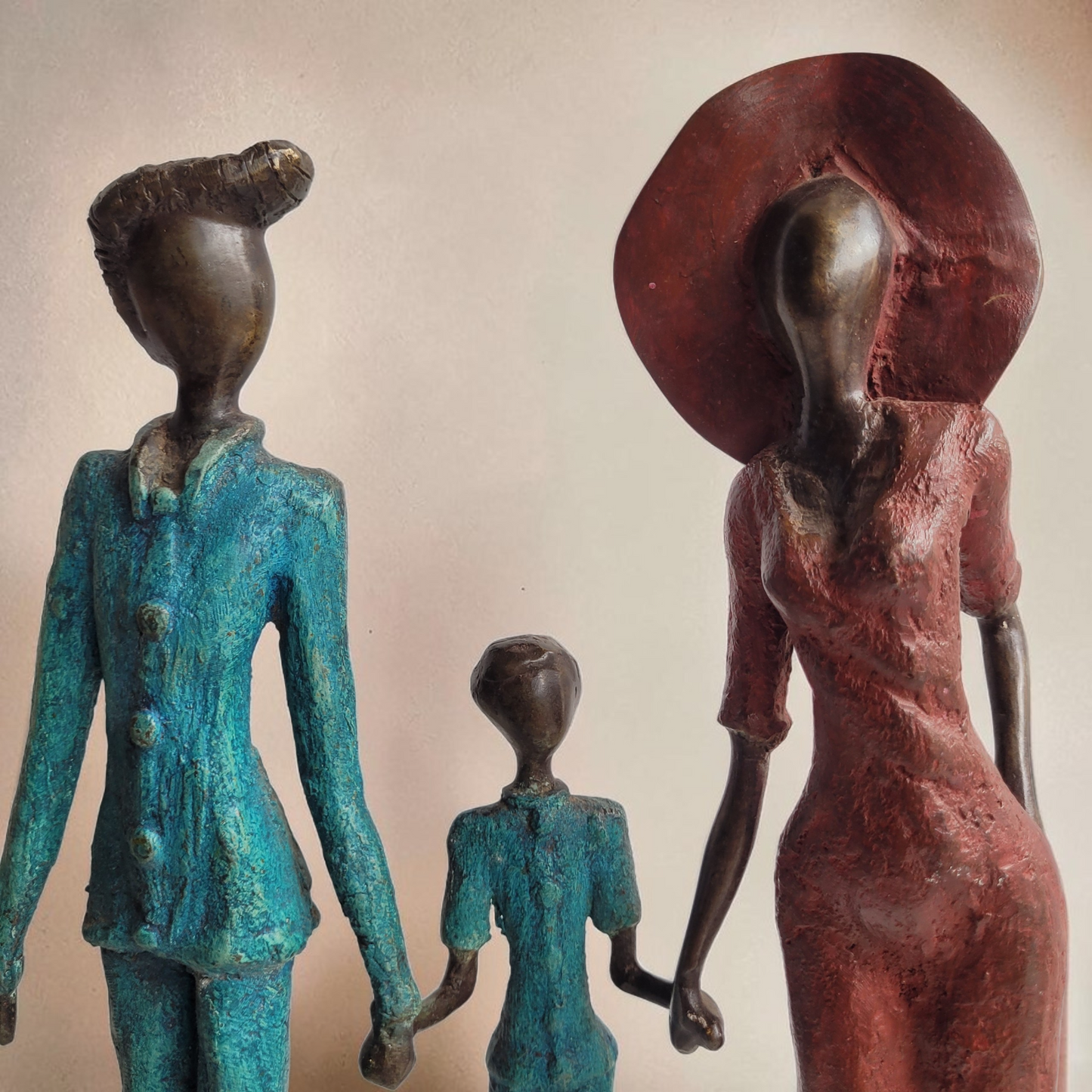 "Spaziergang zu dritt #1" Bronze-Skulptur von Issouf Iboudou, 31 cm, 2026
