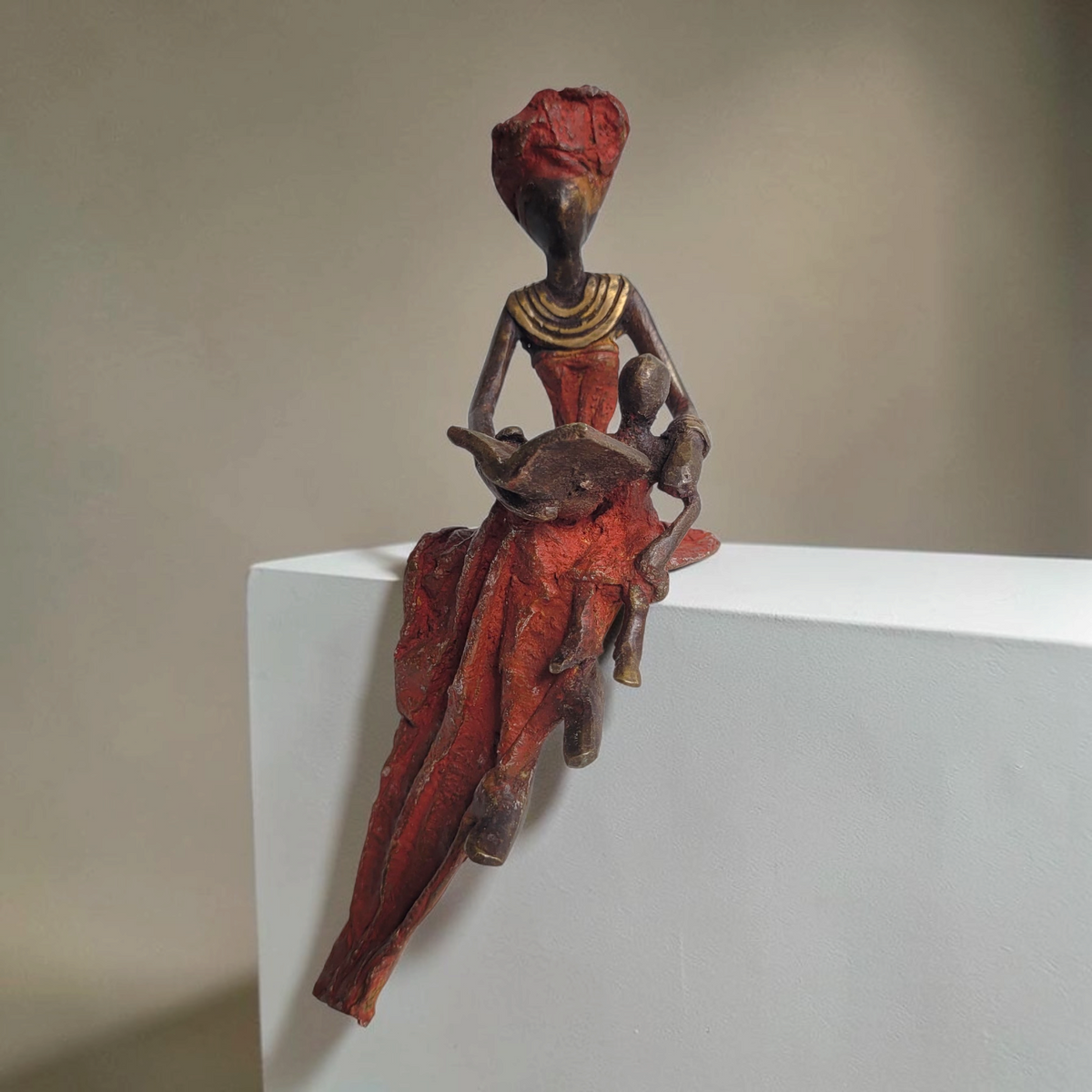 Bronze-Skulptur "Mama liest ein Buch" by Hamed Nikiema | 17 oder 27 cm | Unikate