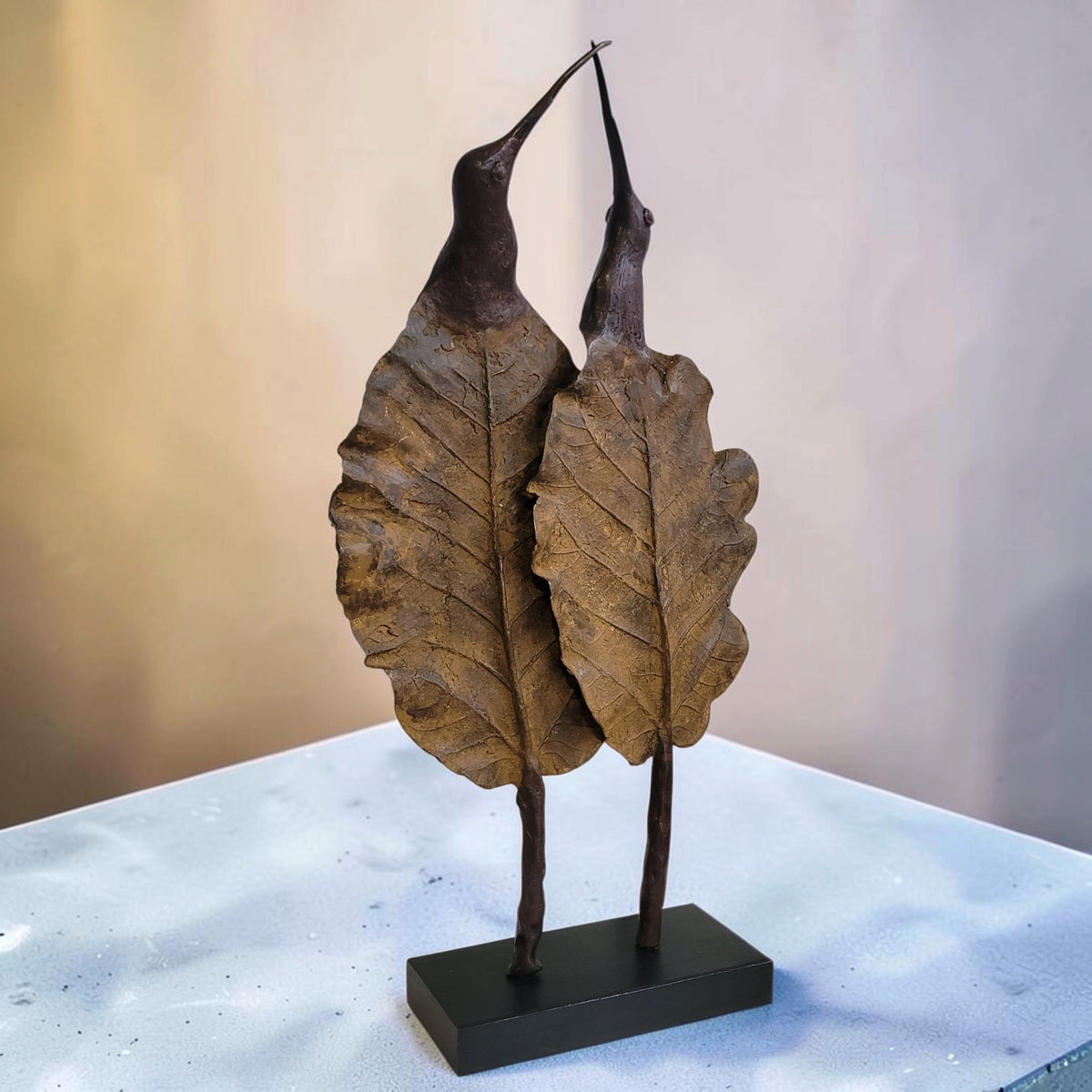 Bronze-Skulptur "Les oiseaux au grand feuillage" von Boureima Ouedraogo, 2026, Brown