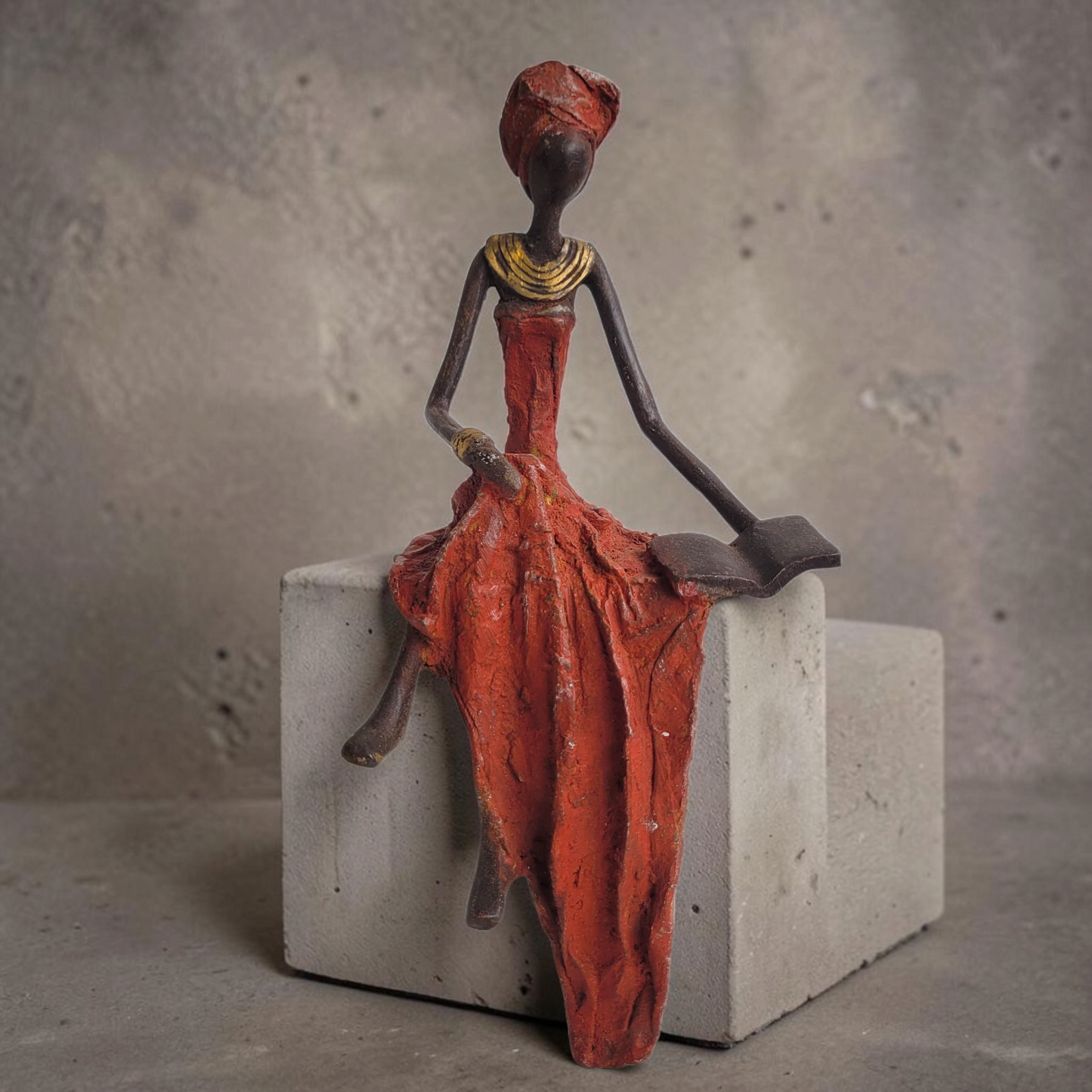 Bronze-Skulptur "Große Dame mit Buch" by Hamed Nikiema | 26 cm | Unikate