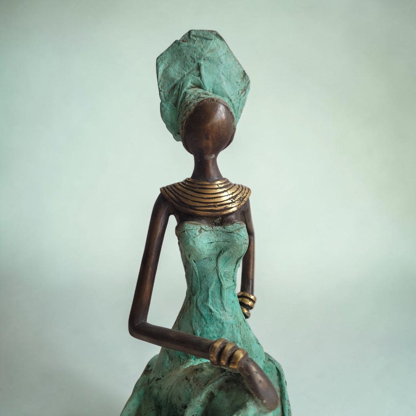 Die Elegante im wehenden Kleid | Bronze-Skulptur von Karim Sana | 43cm, 3kg