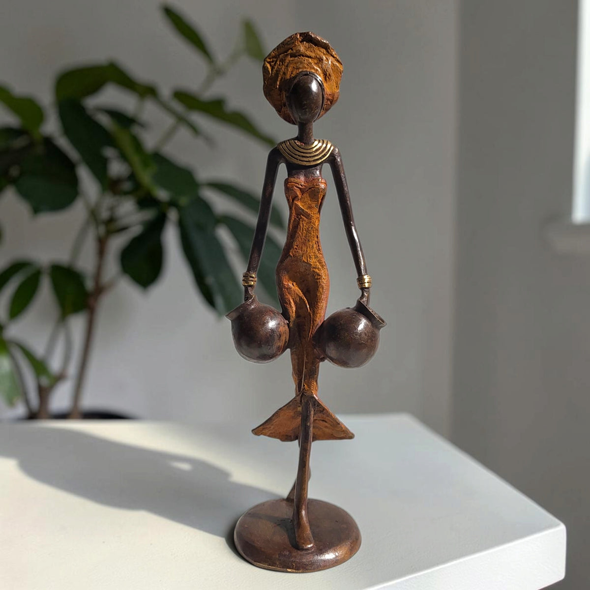 Bronze sculpture "Woman with two amphoras" by Soré | various colours and sizes