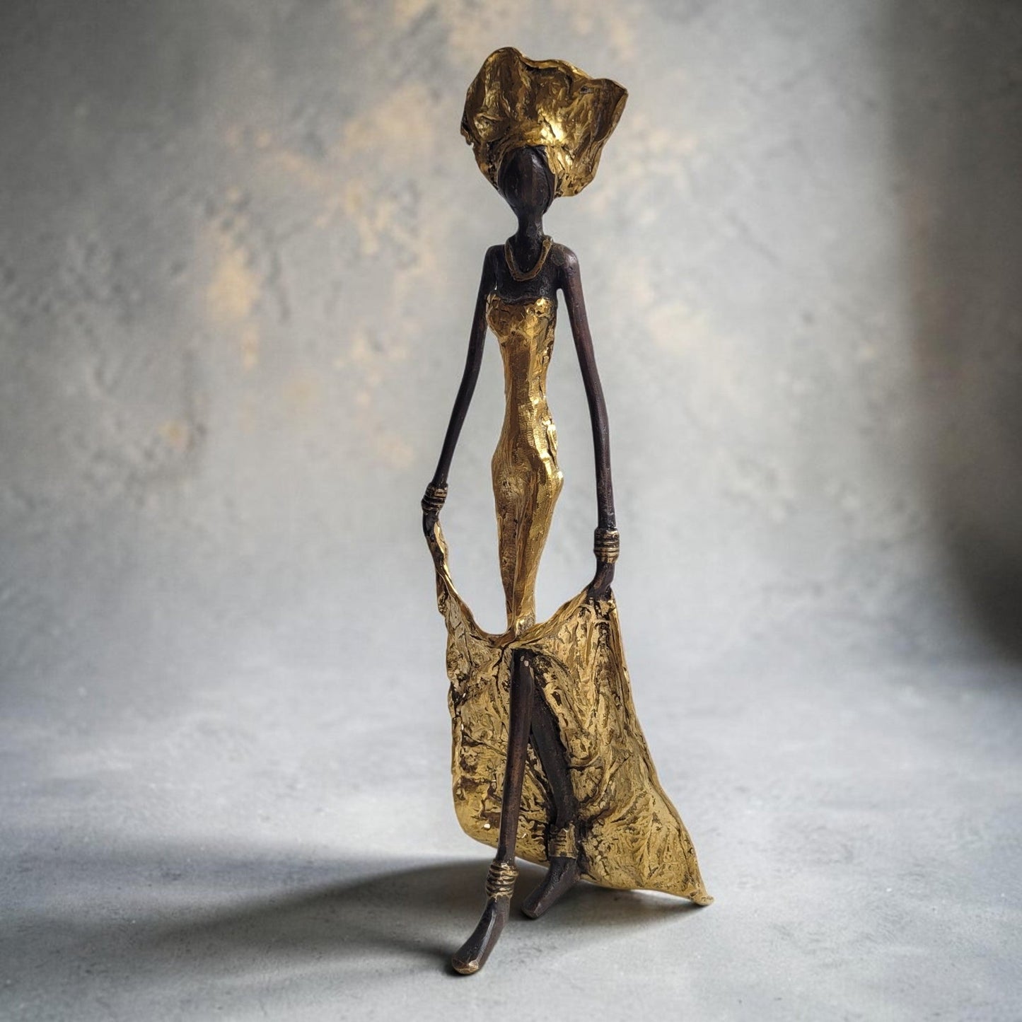 Bronze-Skulptur "Dame en robe du soir" by Issouf B. | 32 oder 55 cm