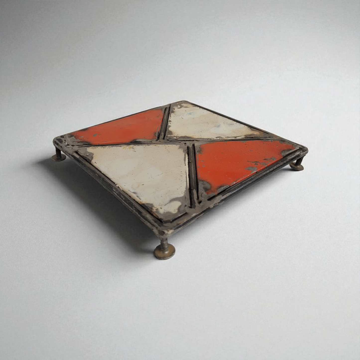 Dessous de plat "Mosaïque" by Petit Pascal | Upcycling de vieux fûts de pétrole