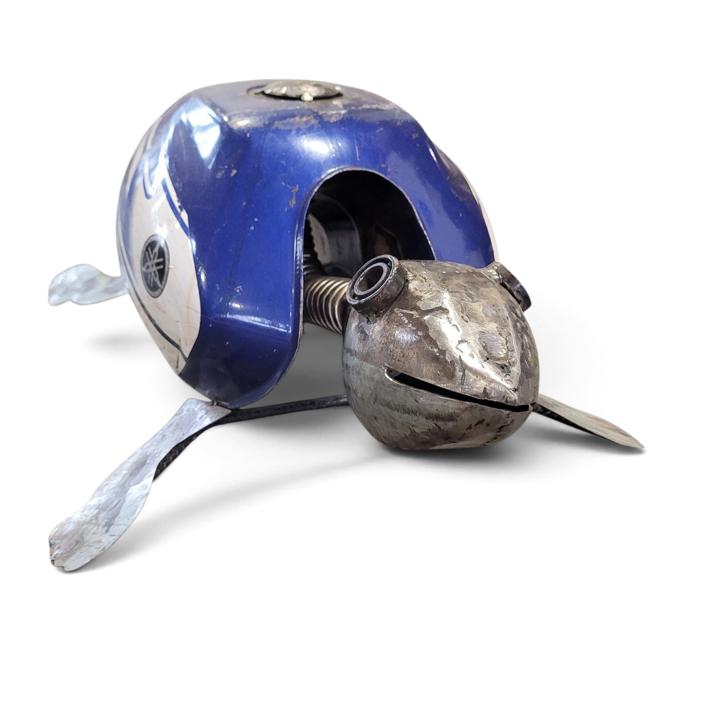 Schildkröten-Skulptur „Yamaha Bleue" – Upcycling-Unikat aus Motorradtank, handgefertigt in Burkina Faso