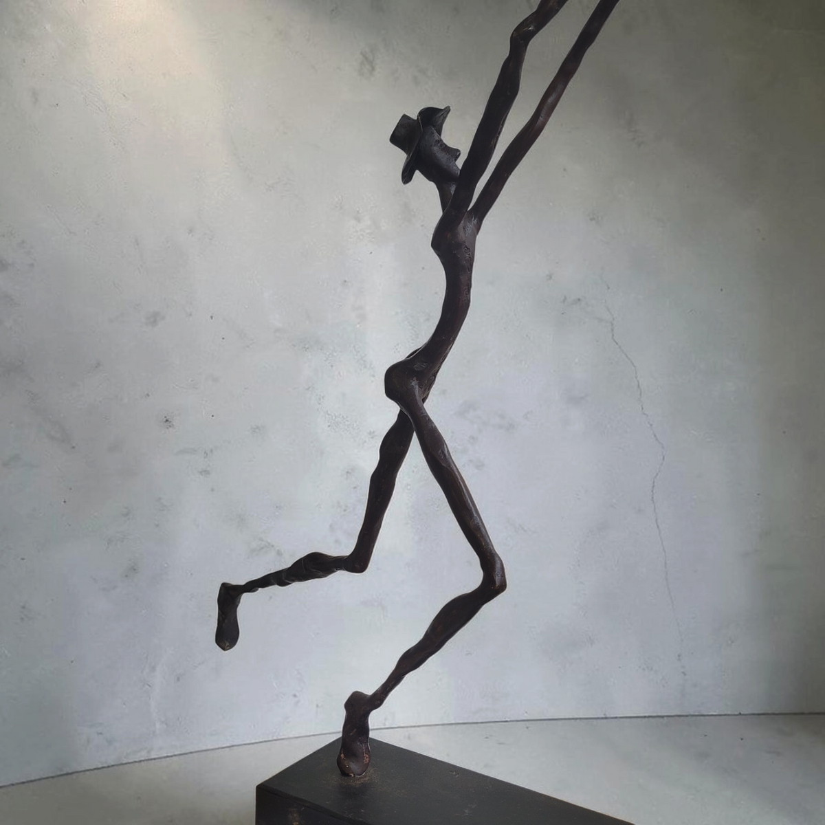 Bronze-Skulptur "Le sauteur à la perche", by Boureima Ouedraogo, 61 cm, Bronze massiv, 2026