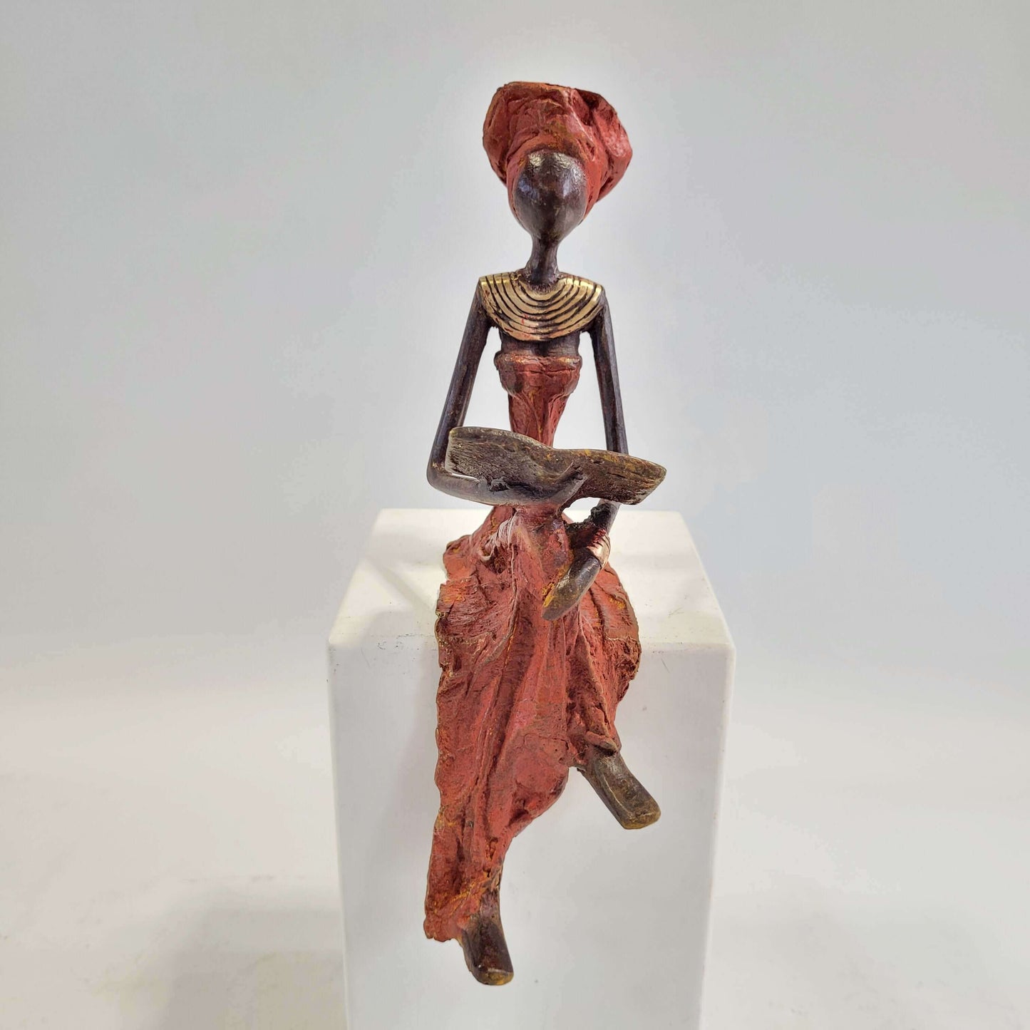 Bronze-Skulptur "Femme qui lit" by Hamed Nikiema | 23 cm