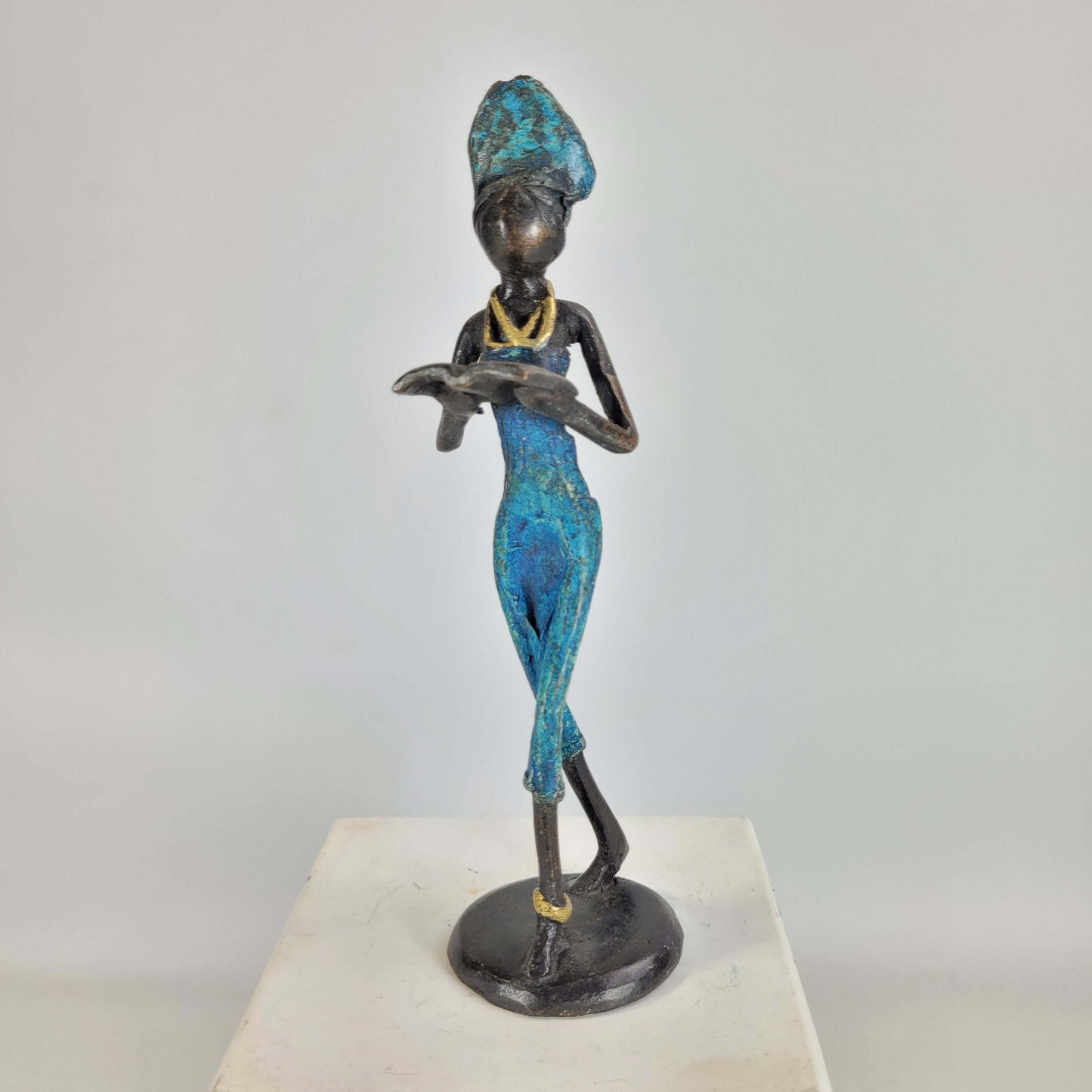 Bronze-Skulptur "Femme avec livre" by Issouf | 15 cm
