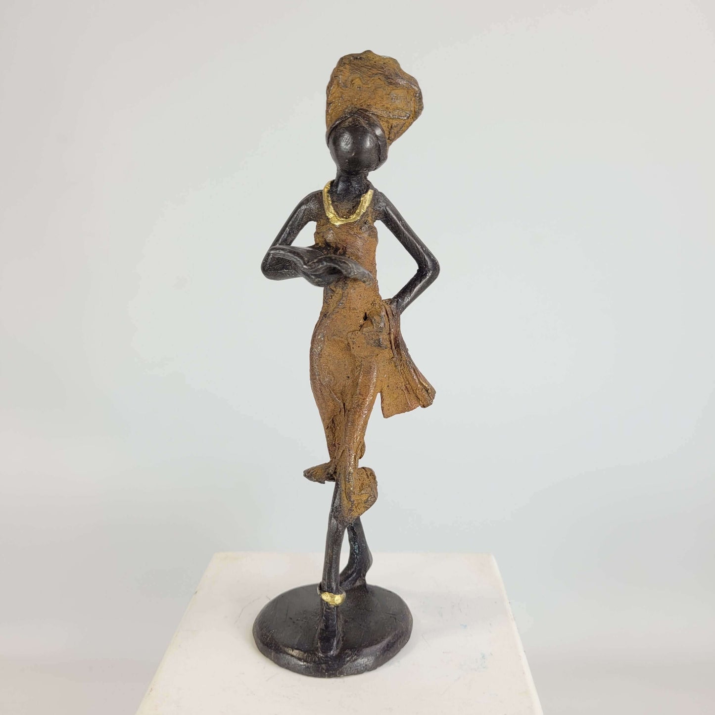 Bronze-Skulptur "Femme avec livre" by Issouf | 15 cm