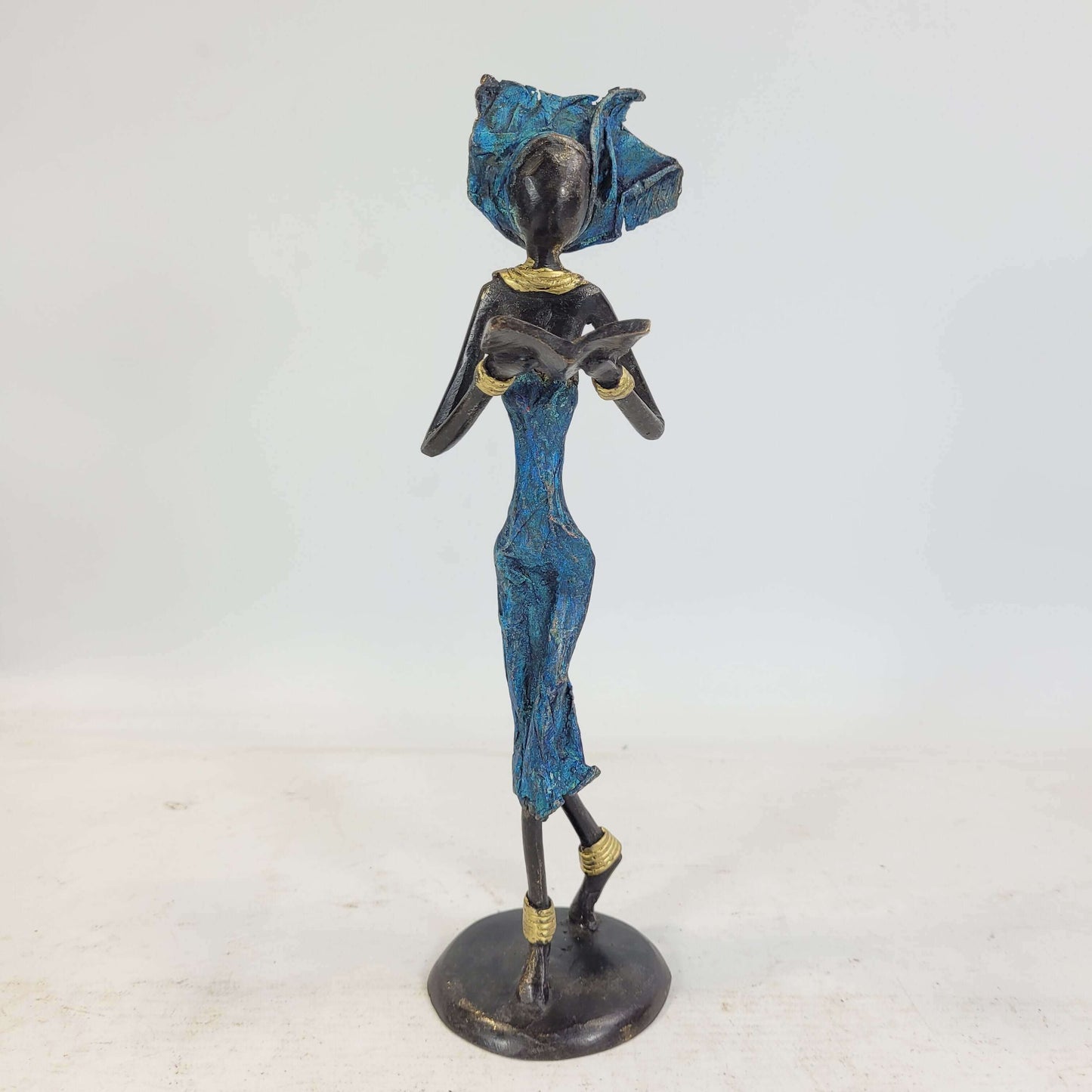 Bronze-Skulptur "Femme avec livre" by Issouf | 25 cm