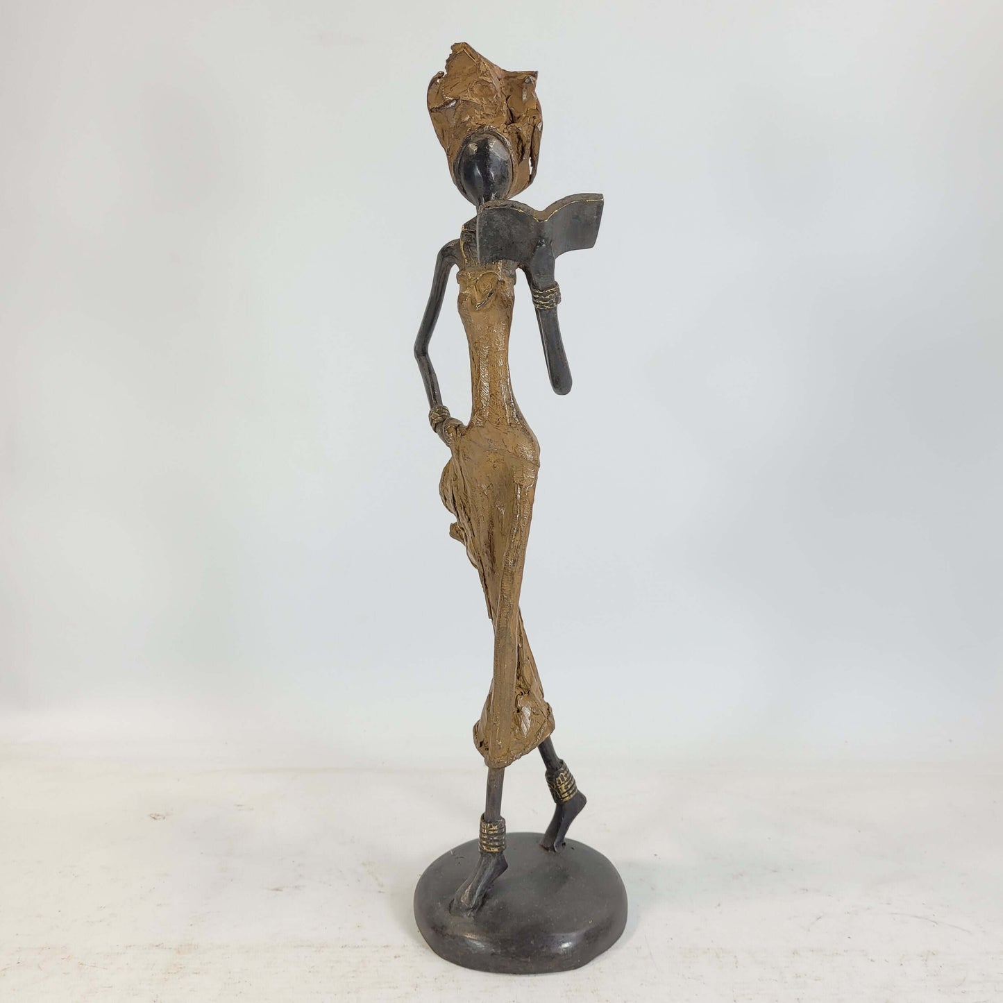 Bronze-Skulptur "Femme avec livre" by Issouf | 33-38 cm