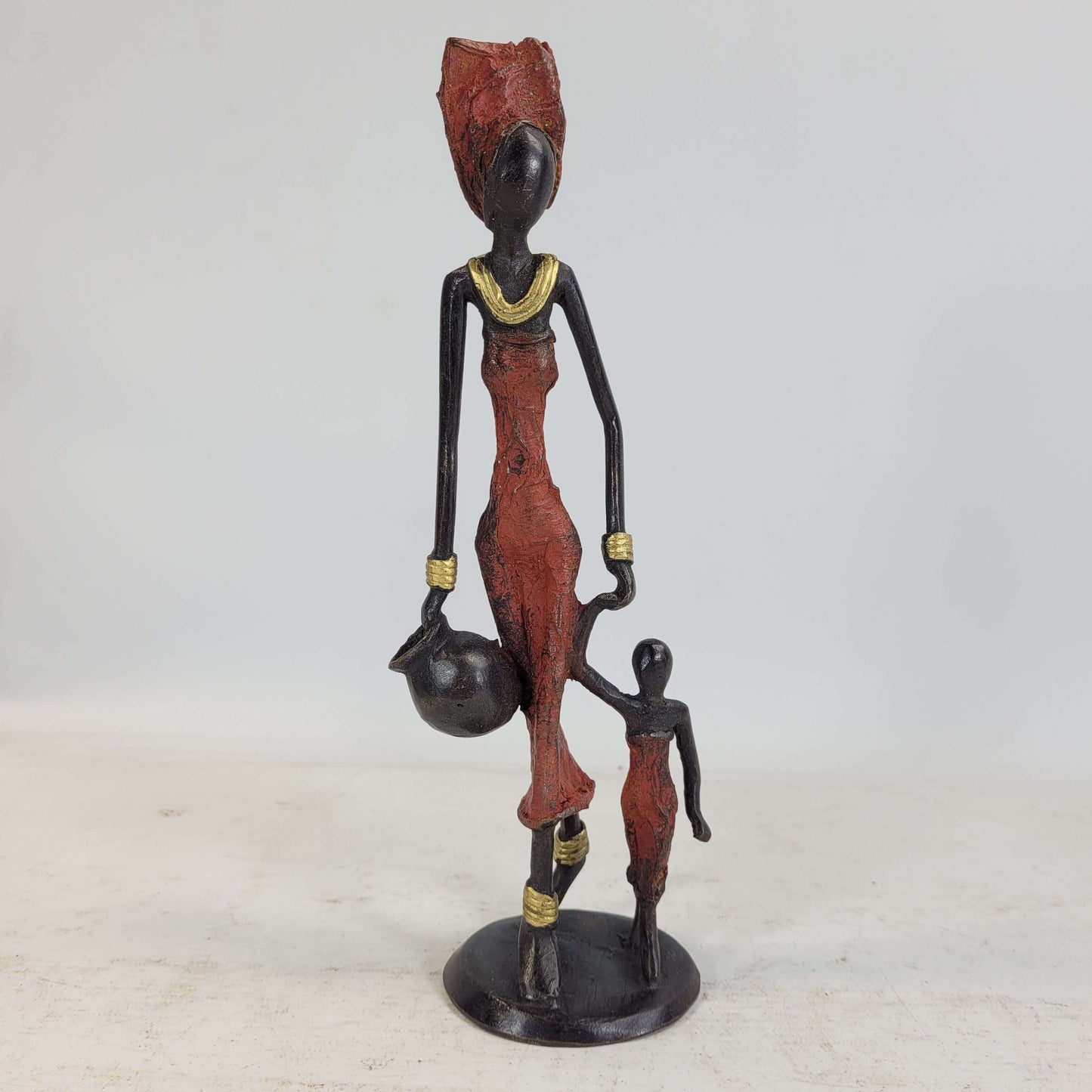 Bronze-Skulptur "Frau mit Amphora und Kind an der Hand" by Issouf | verschiedene Größen und Farben