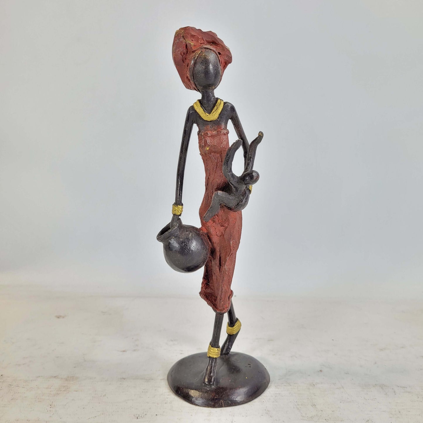 Bronze-Skulptur "Frau mit Amphora und Kind an der Taille" by Issouf | 25 cm