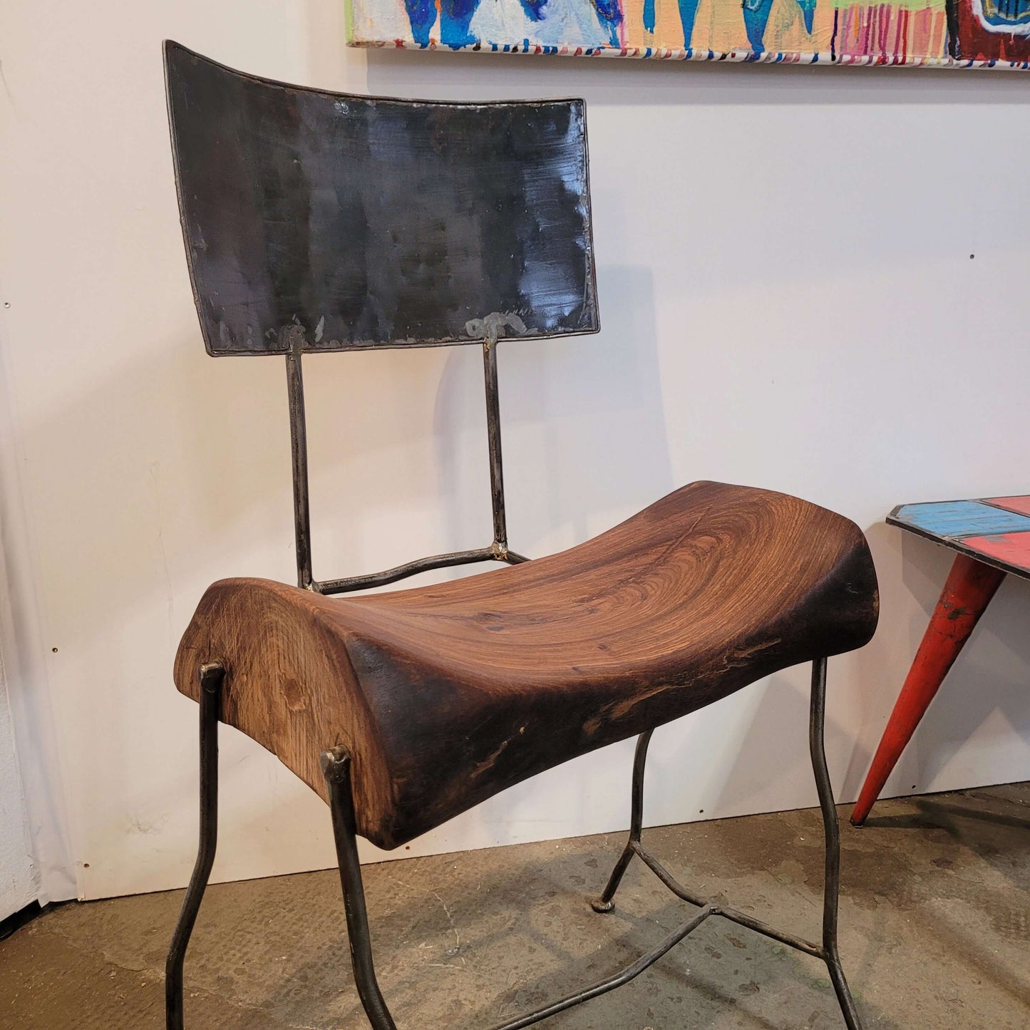 Stuhl "Nisa Tabru" mit Lehne | Unikat Altmetall Palisander-Holz