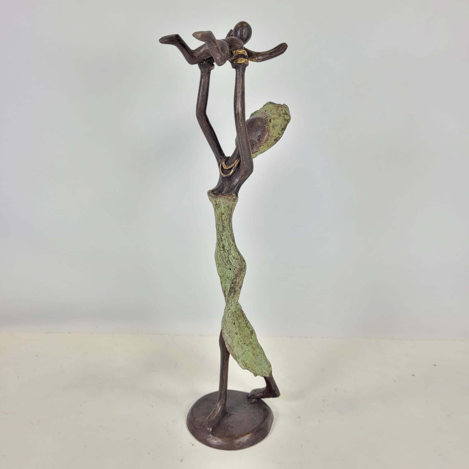 Bronze-Skulptur "Baby in the air" by Soré | verschiedene Größen und Farben