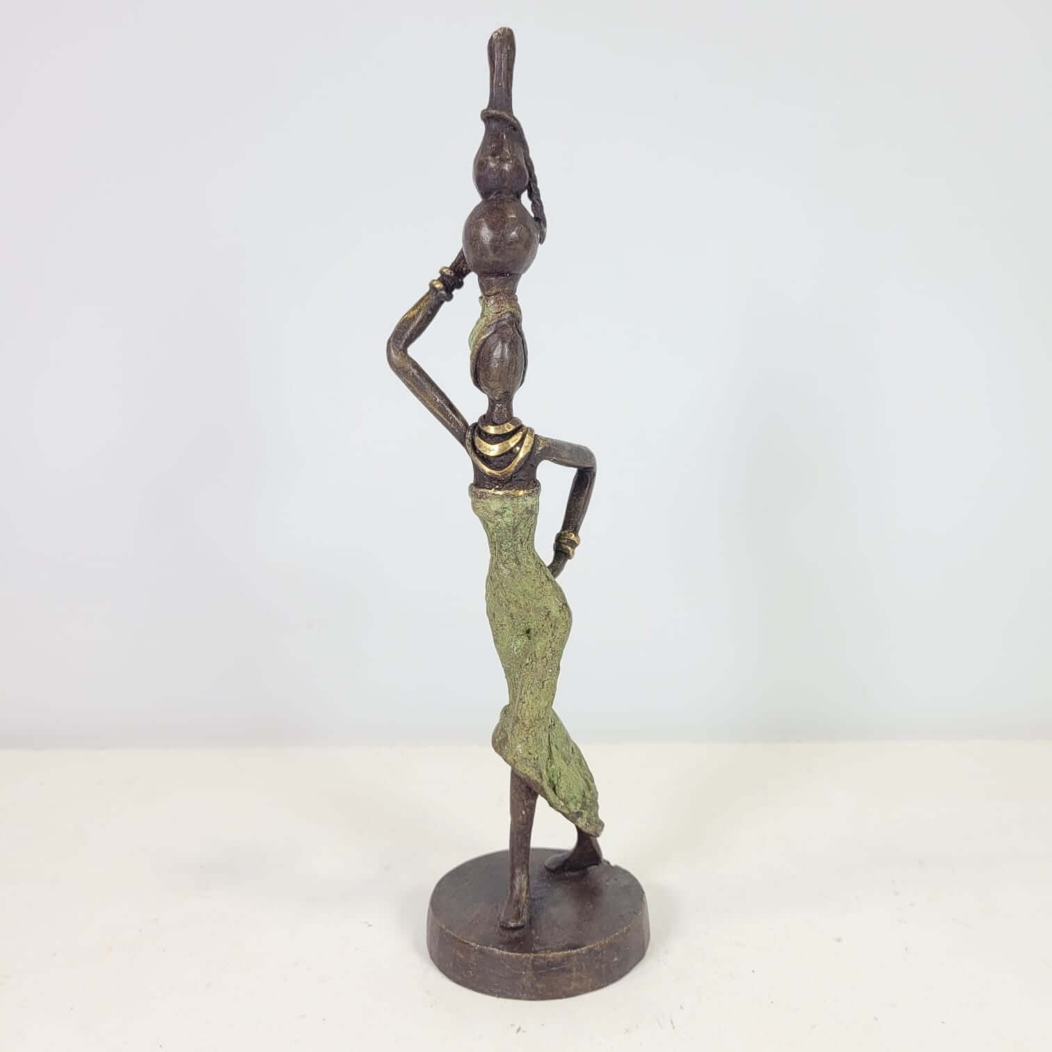Bronze-Skulptur "Femme avec vase" by Karim | verschiedene Größen und Farben