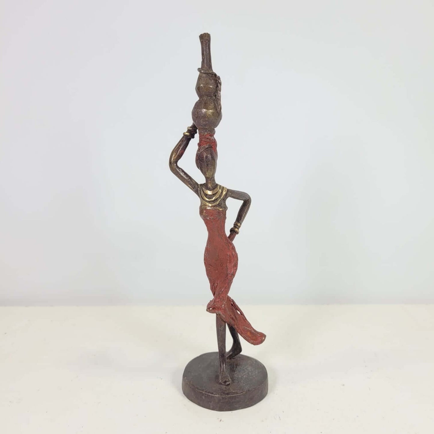 Bronze-Skulptur "Femme avec vase" by Karim | verschiedene Größen und Farben