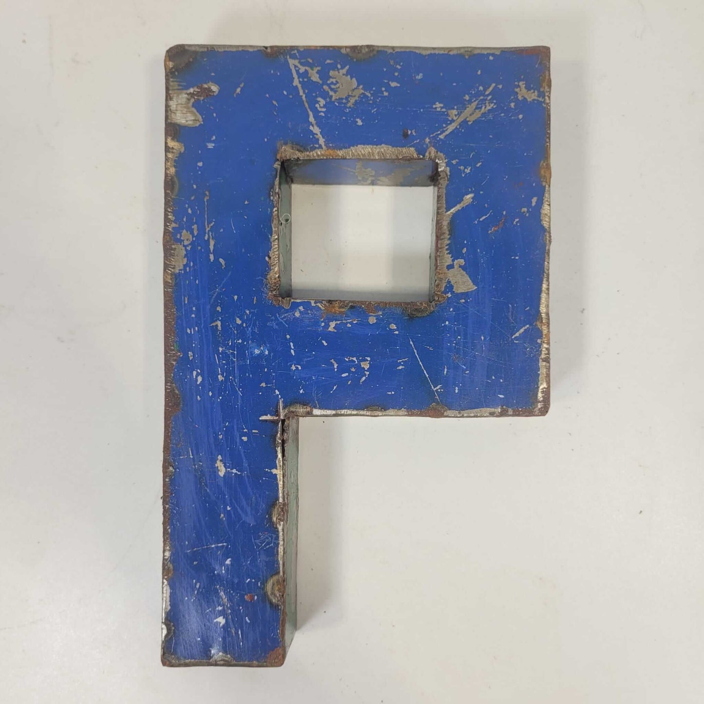 Buchstabe "P" aus recycelten Ölfässern | 22 oder 50 cm | verschiedene Farben