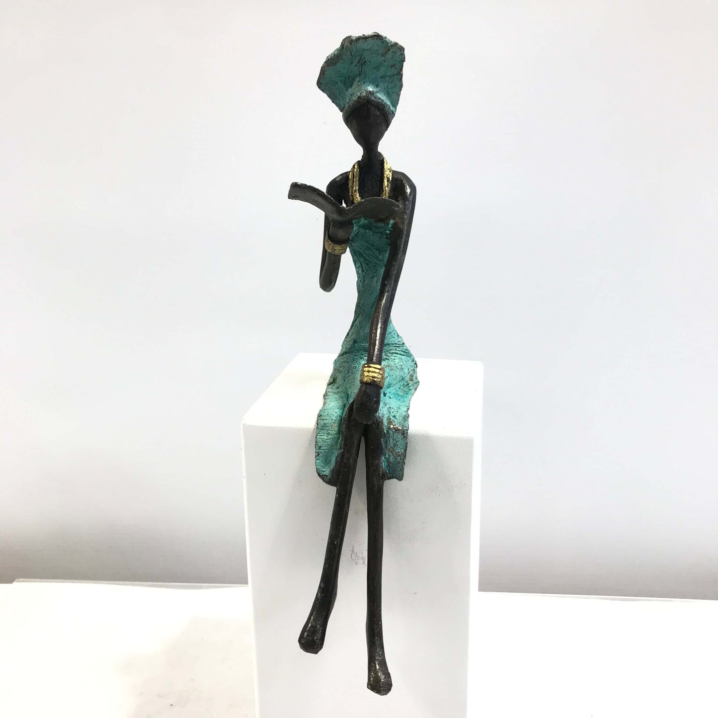 Bronze-Skulptur "Lesende Frau" by Adama Ouedraogo 25 cm Unikate verschiedene Farben