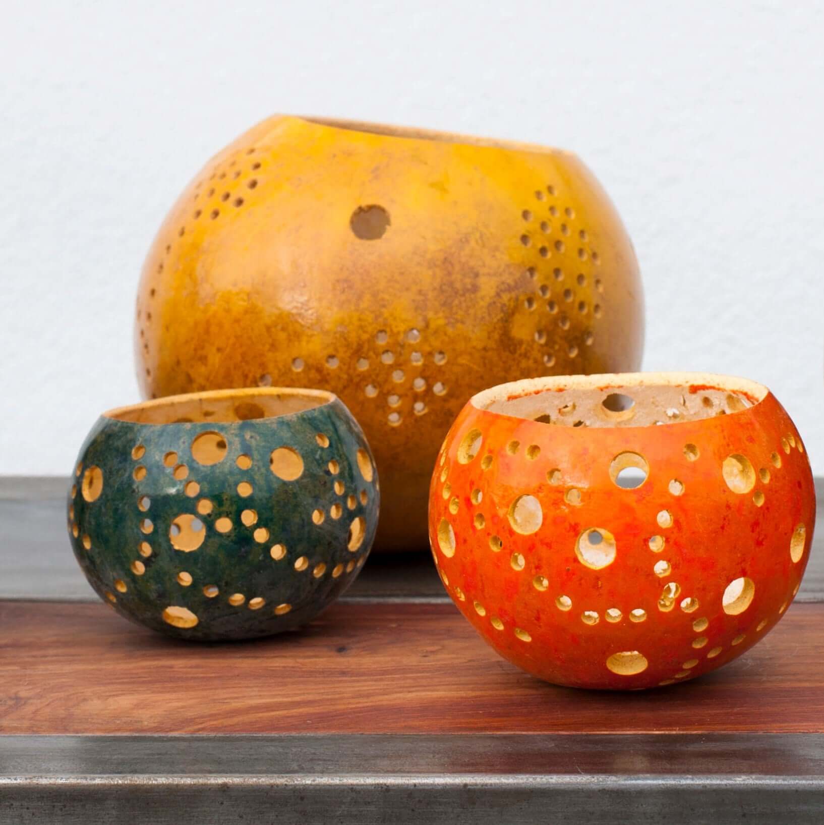 Kleines KalebassenTeelicht Windlicht (aus einem Flaschenkürbis) ver Moogoo Creative Africa Kleines KalebassenTeelicht Windlicht (aus einem Flaschenkürbis) ver Moogoo Creative Africa